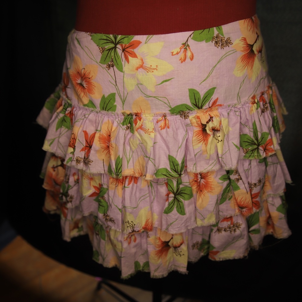 AMERICAN EAGLE OUTFITTERS LAVENDAR RUFFLE FRIGED MINI SKIRT